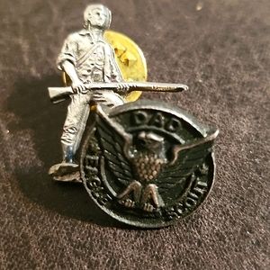 🍒 3 Vintage U.S. pins